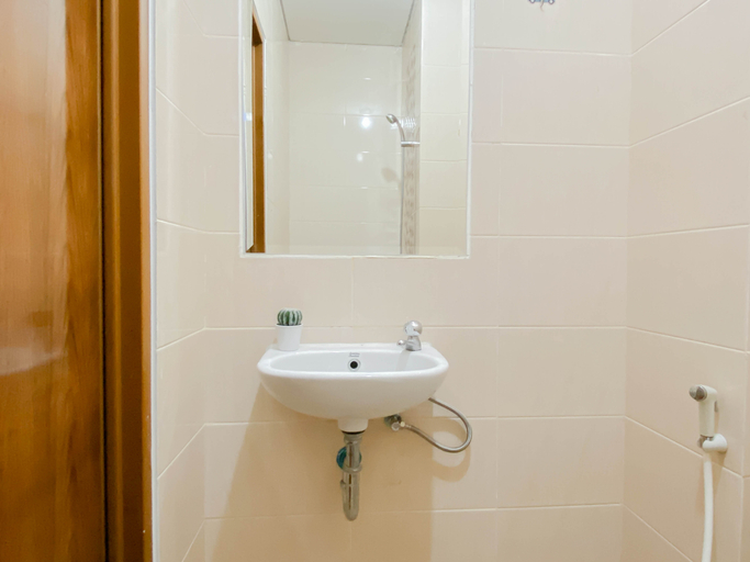 Bathroom 5, Studio Apartment at Dave near University of Indonesia (UI) By Travelio, Depok