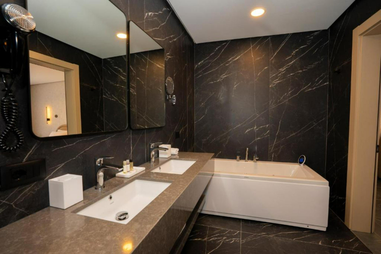 Bathroom 4, Hotel Mozart, Shkodrës