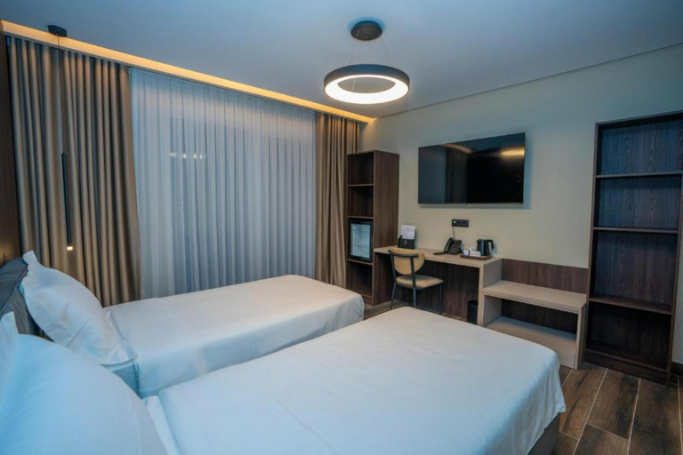 Others 2, Hotel Mozart, Shkodrës