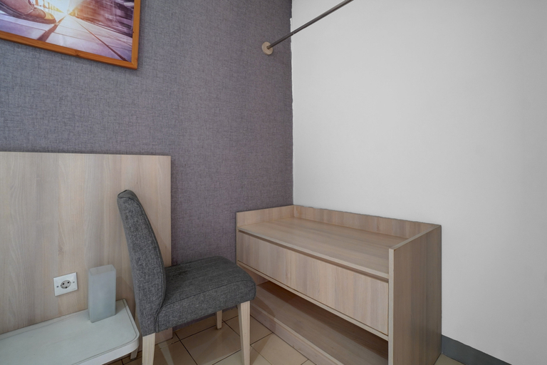 Others 4, Collection O Expressia Stay, South Tangerang