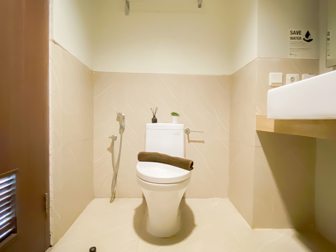Bathroom 4, Bright Nest Studio (No Kitchen) at Apartment Bogor Icon By Travelio", Bogor