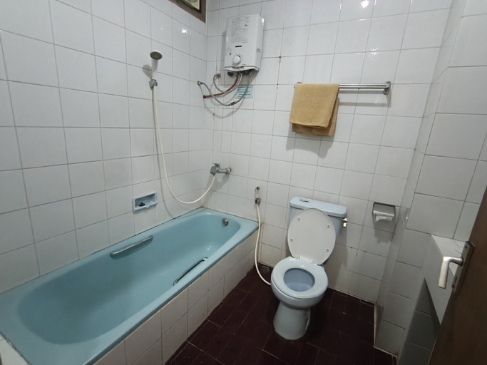 Bathroom 3, Hotel O near Tawangmangu Wonder Park formerly Komajaya Komaratih, Karanganyar
