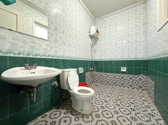 Bathroom 4, Villa Hasha Puncak 5BR with Private Pool, Cianjur