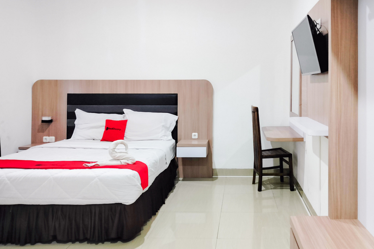 Bedroom 5, RedDoorz @ Jalan Perintis Kemerdekaan Makassar, Makassar