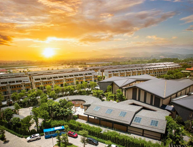 Exterior 5, Lynn Times, Thanh Thuỷ