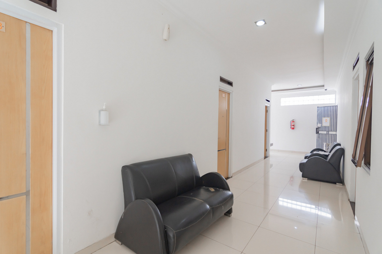Others 5, RedDoorz near Alun Alun Bandung 3, Bandung