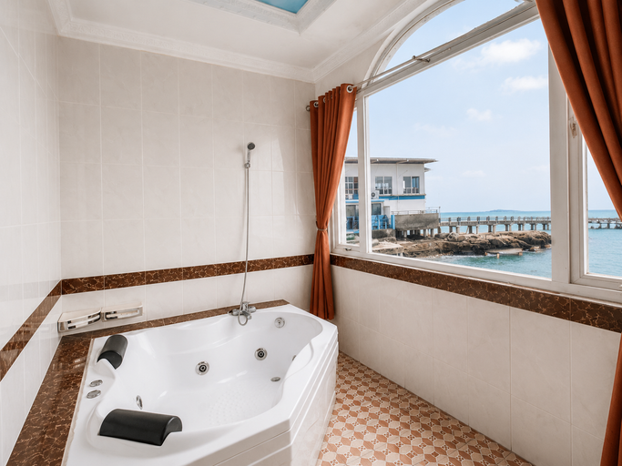 bathroom 9