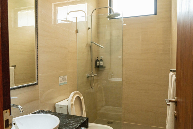 Bathroom, Kamala Plantation View Villa 10 Bedrooms With a Private Heated Infinity Pool and a Billiard Table, Bandung