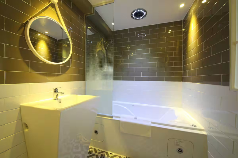 Bathroom 5, Brooks Hotel Tongyeong, Tongyeong