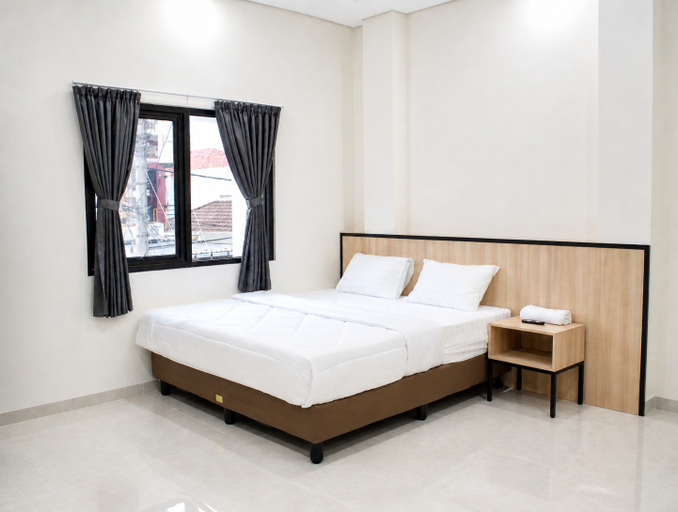 Others 3, Djuragan Kamar Labuhan, Semarang