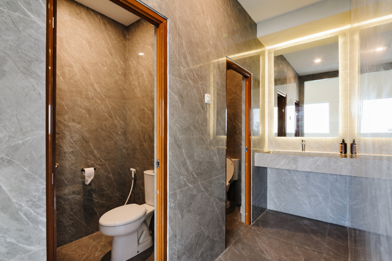 Bathroom 5, The Lavana Signature Villa BIS Ciloto, Bogor