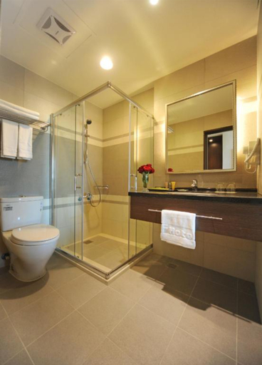 Bathroom 4, F Hotel Hualien, Hualien