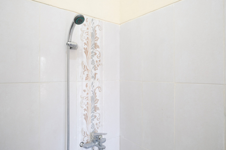 Bathroom 5, Urbanview Hotel Ling near Jawa Timur Park 2, Malang