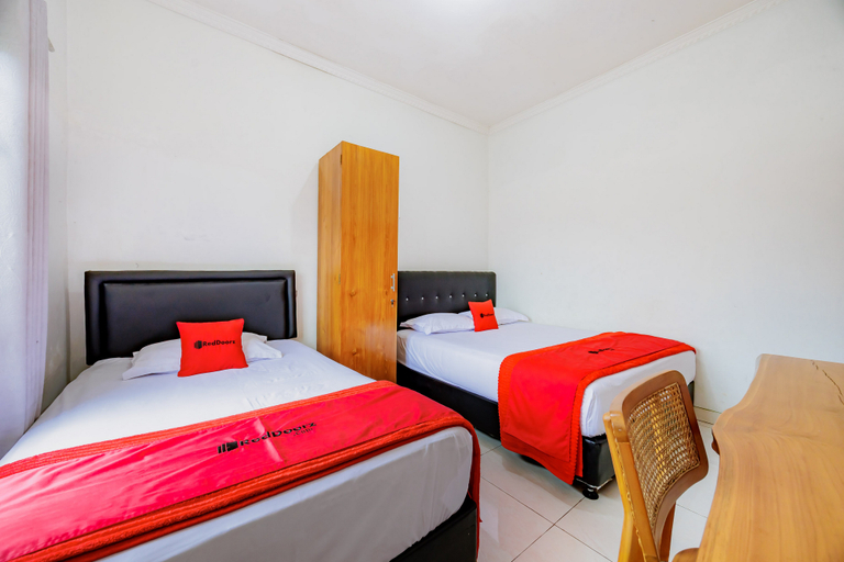 Bedroom 5, RedDoorz Syariah near UMS Solo - RSO Soeharso, Sukoharjo