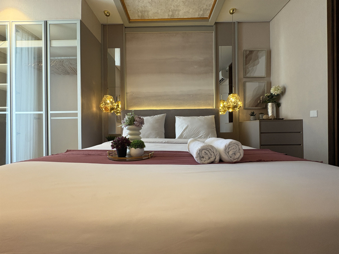 Bedroom 3, Luxe Elegant 2BR at Apartment The Rosebay By Travelio, Surabaya