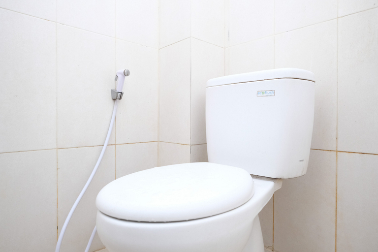 Bathroom 4, Urbanview Hotel Ling near Jawa Timur Park 2, Malang