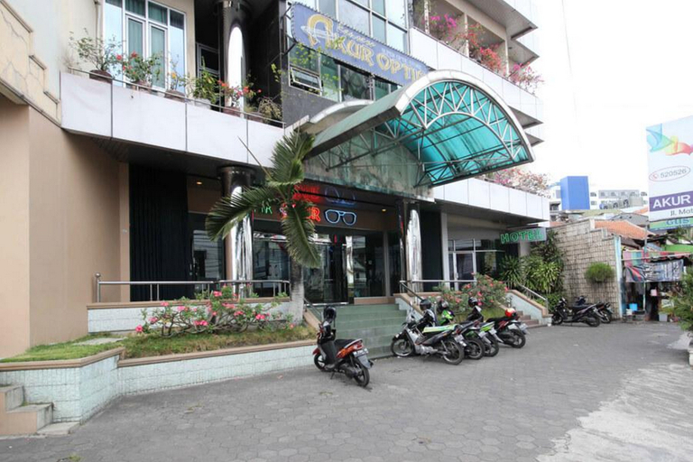 Exterior & Views 2, Akur Hotel Malioboro Mitra RedDoorz, Yogyakarta