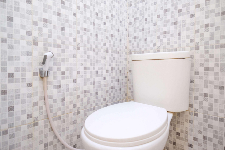 Bathroom 4, RedDoorz near Sheikh Zayed Surakarta, Solo