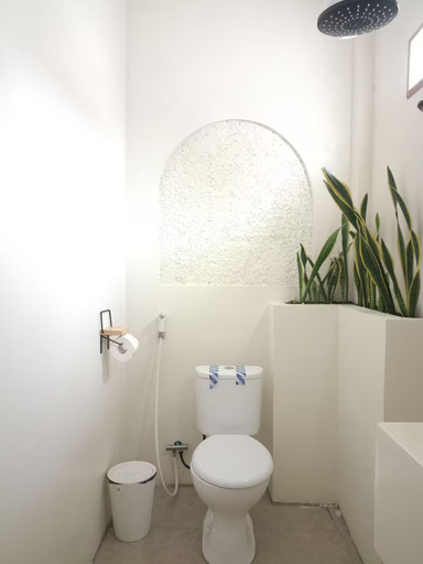 Bathroom 5, Canvas Cottage Sentul - Tropical Private Pool Villa, Bogor