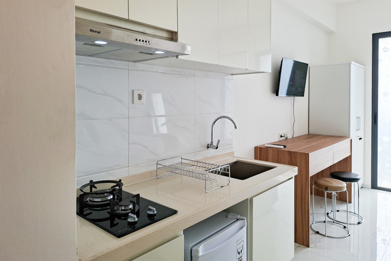 Others 4, Cozy Strategic Studio Room at Apartment Sky House BSD By Travelio, South Tangerang