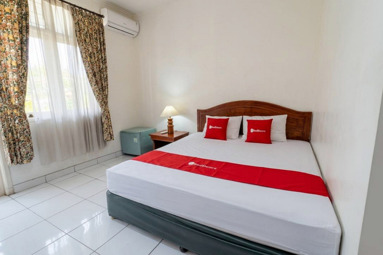 Bedroom 3, RedDoorz @ Rudian Hotel by Oasis Cisarua, Bogor