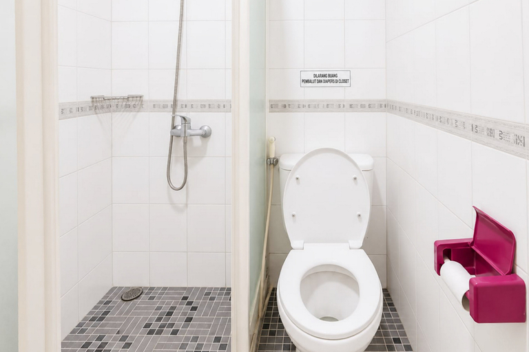 Bathroom 3, Urbanview Hotel RDN Oasis Cisarua by RedDoorz, Bogor