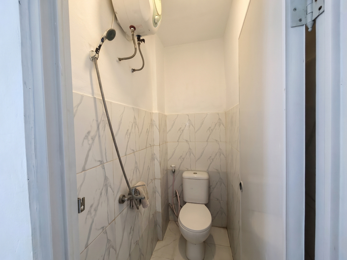 Bathroom 4, LiviZens @ BXC Bintaro - Syariah, Tangerang Selatan