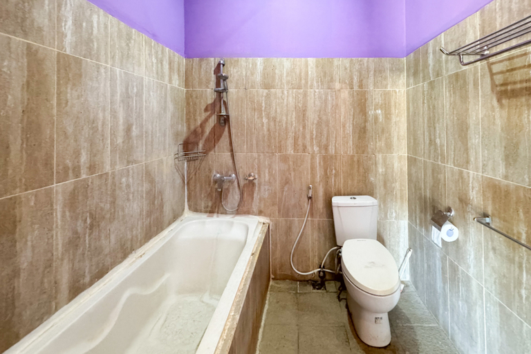 Bathroom 4, RedDoorz @ Putri Inn Homestay Sanur, Denpasar