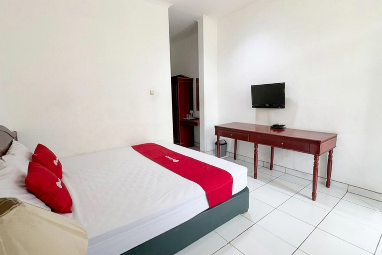 Bedroom 5, RedDoorz @ Rudian Hotel by Oasis Cisarua, Bogor