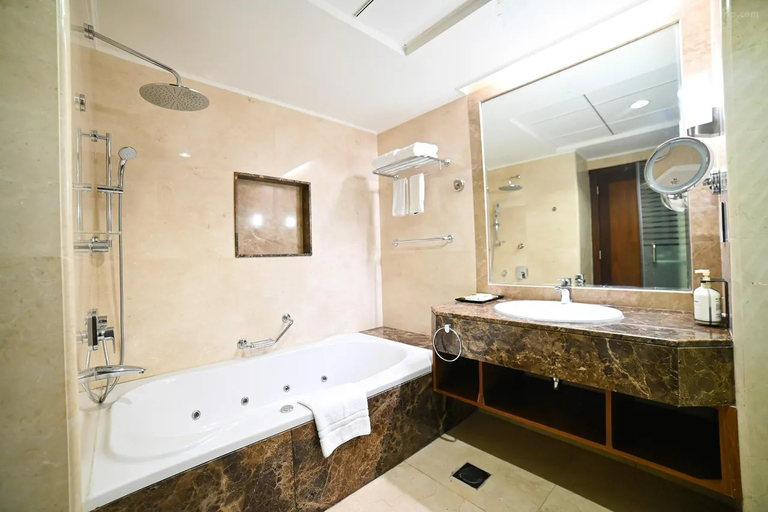 Bathroom 5, Seven Seas Hotel Dubai, Dubai
