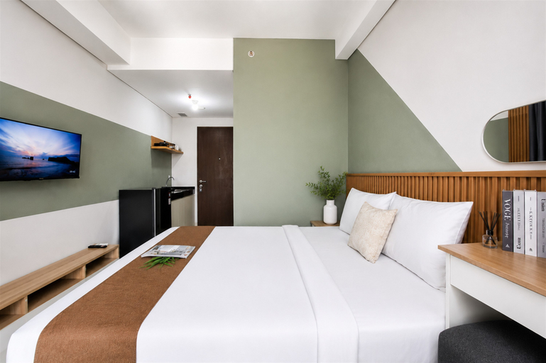 Bedroom 4, Comfortable and Functional Studio Room at Apartment Transpark Bintaro By Travelio, Tangerang Selatan