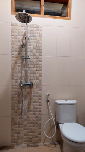 Bathroom 5, Alaya Dhanya Homestay, Kulon Progo