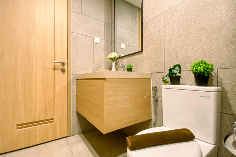 Bathroom 2, Bright and Spacious Studio Apartment at Antasari Place By Travelio, South Jakarta