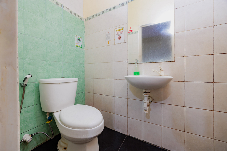 Bathroom 3, RedDoorz @ Kebon Kacang, Jakarta Pusat