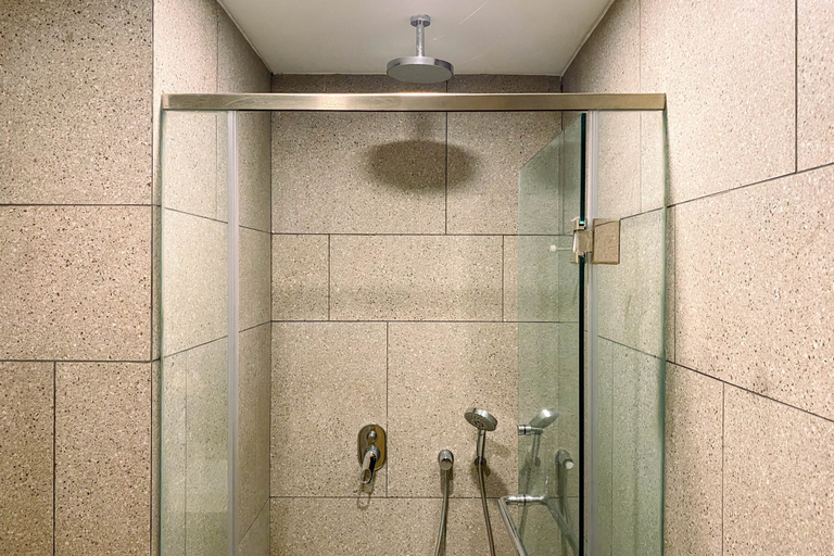 Bathroom 3, Bright and Spacious Studio Apartment at Antasari Place By Travelio, South Jakarta