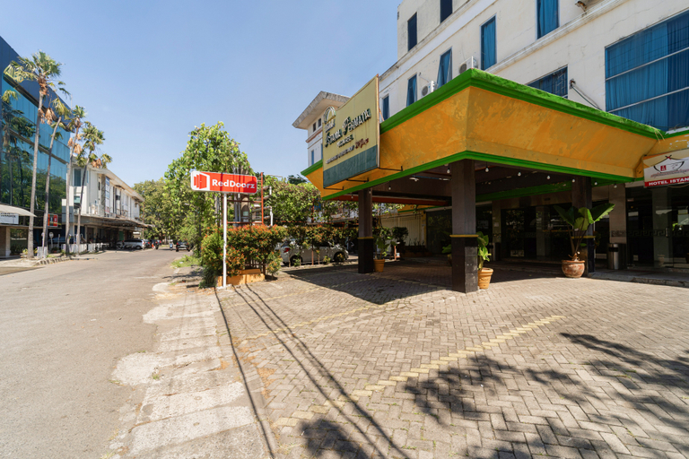 RedDoorz @ Hotel Istana Permata Ngagel Surabaya, Surabaya