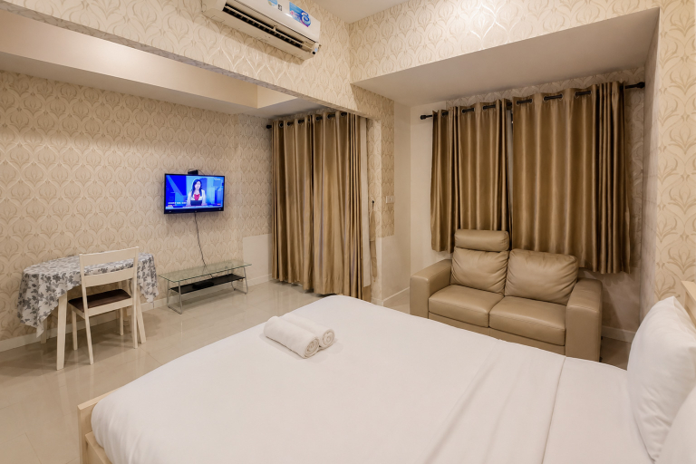 Bedroom 4, Elegant Classic Studio at Apartment Vida View Makassar By Travelio, Makassar