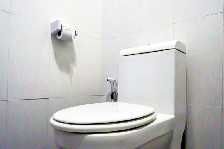 Bathroom 3, RedDoorz Plus near Amplaz Yogyakarta, Bantul