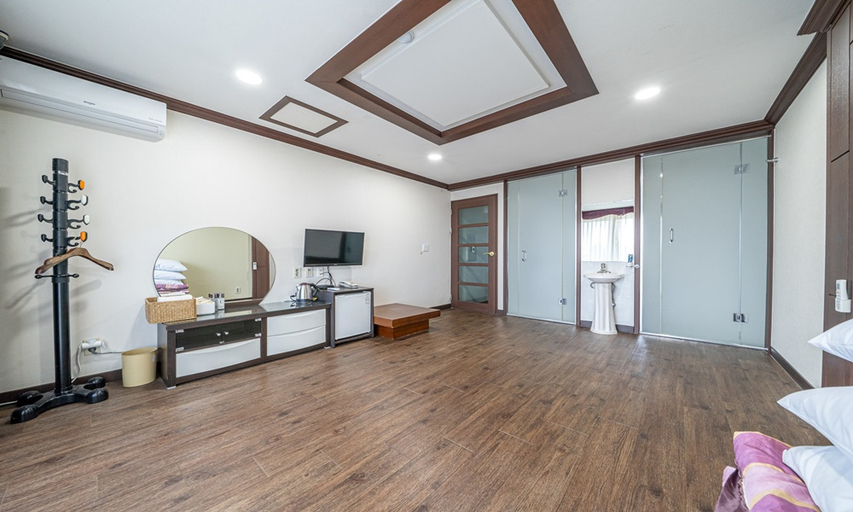 Bedroom 4, Yangyang Mobydick Hotel, Yangyang
