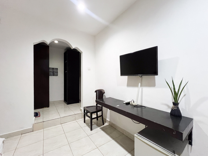 Bedroom 2, Urbanview Hotel Grand Pudjawan near Kuta Beach, Badung