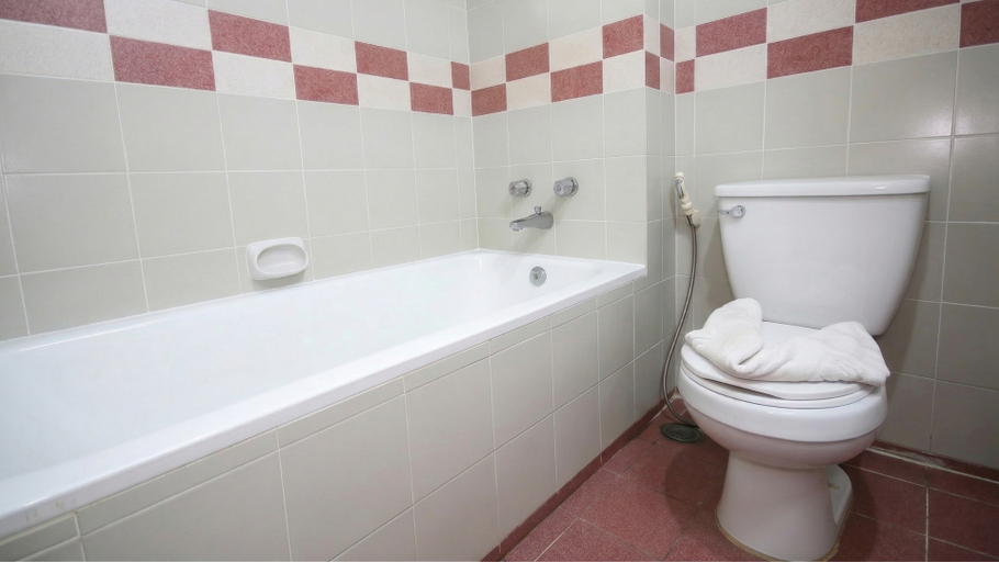 Bathroom 5, BCP Hotel, Ban Chang