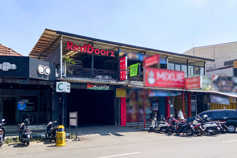 Exterior & Views 2, Urbanview Hotel Ultima Veteran Garut, Garut