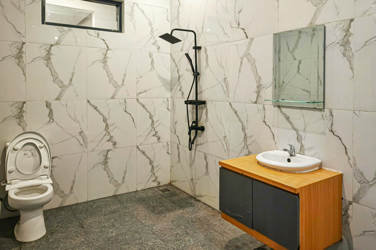 Bathroom 3, The Lavana Premium Villa Anrhez Guci, Tegal