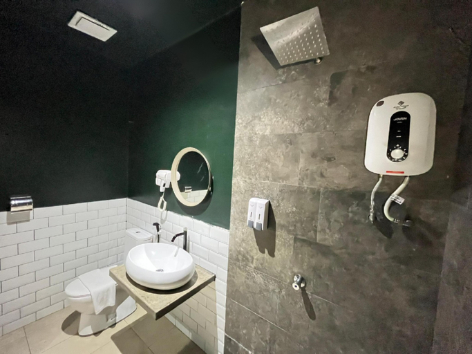 Bathroom 5, Smile Hotel Wangsa Maju, Kuala Lumpur