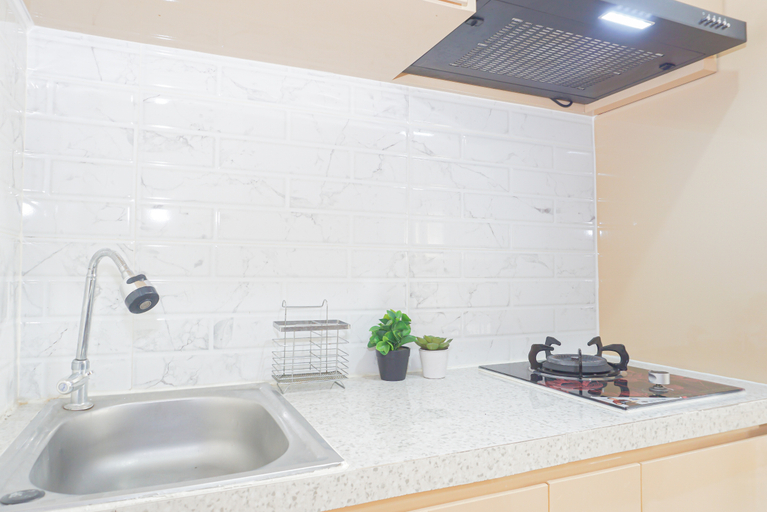 Others 5, Modern and Cozy Studio at Sky House Alam Sutera Apartment By Travelio, Tangerang