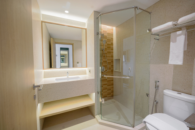 Bathroom 5, Kotta Kyu Hotel Semarang, Semarang