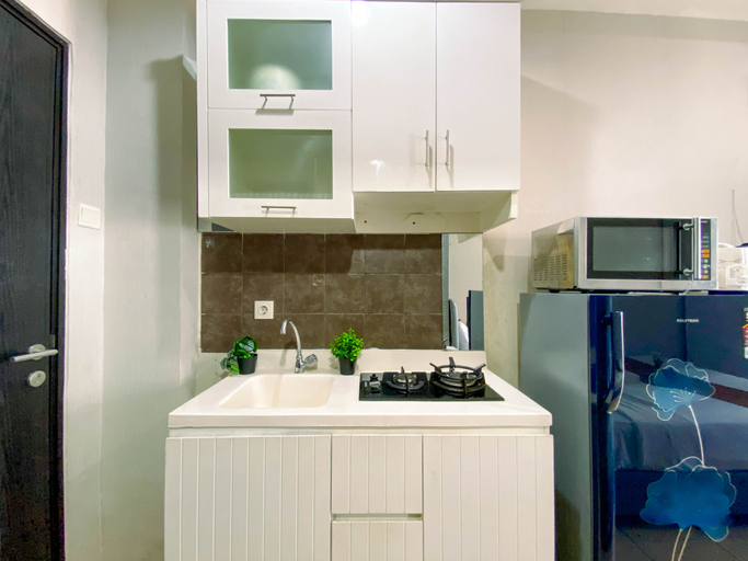 Facility 5, Warm Minimalist Studio at Apartment Belmont Residence Puri By Travelio, Jakarta Barat