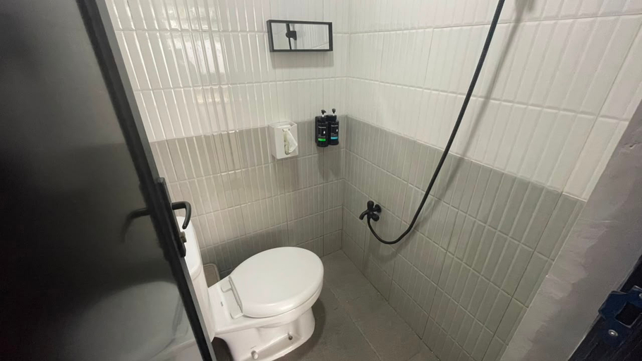 Bathroom 5, Omah Mika, Solo
