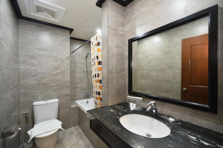Bathroom 4, Paragon Hotel and Suites, Baguio City