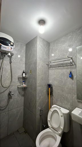 Bathroom 2, Lexy Room 88: Cozy Studio Apartment near Bekasi, Bekasi
